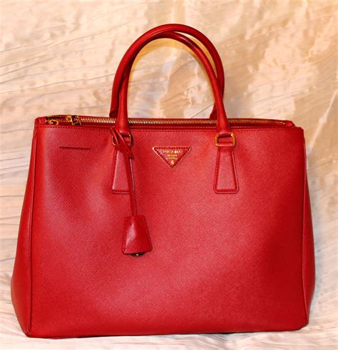 borsa prada vernice rossa|Borse Prada .